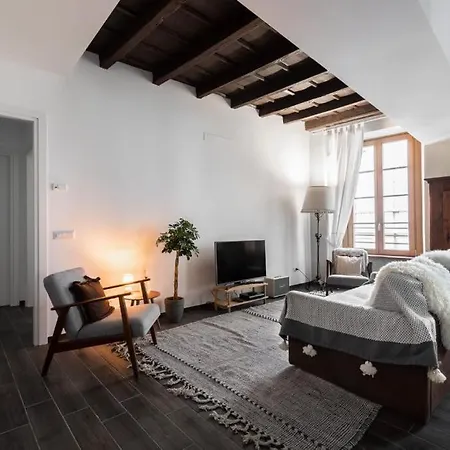 Juvara In The Hearth Of Apartment Como